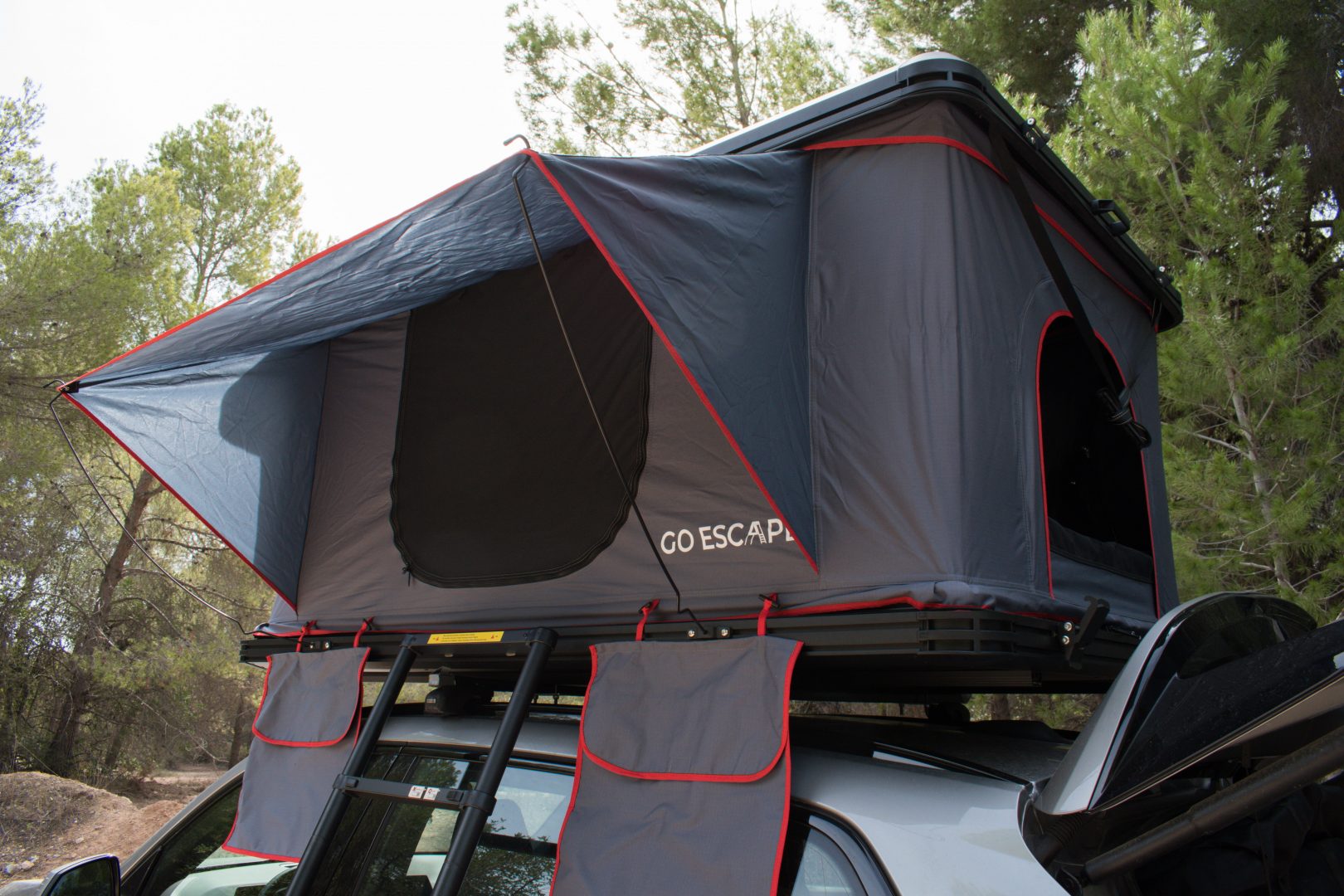 Tienda de techo para dos personas. Tienda de techo para coche dos personas. Tienda de techo GO ESCAPE. 4 puertas